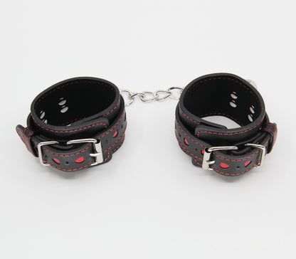 BERLIN BABY HAND CUFFS HEART BLACK RED